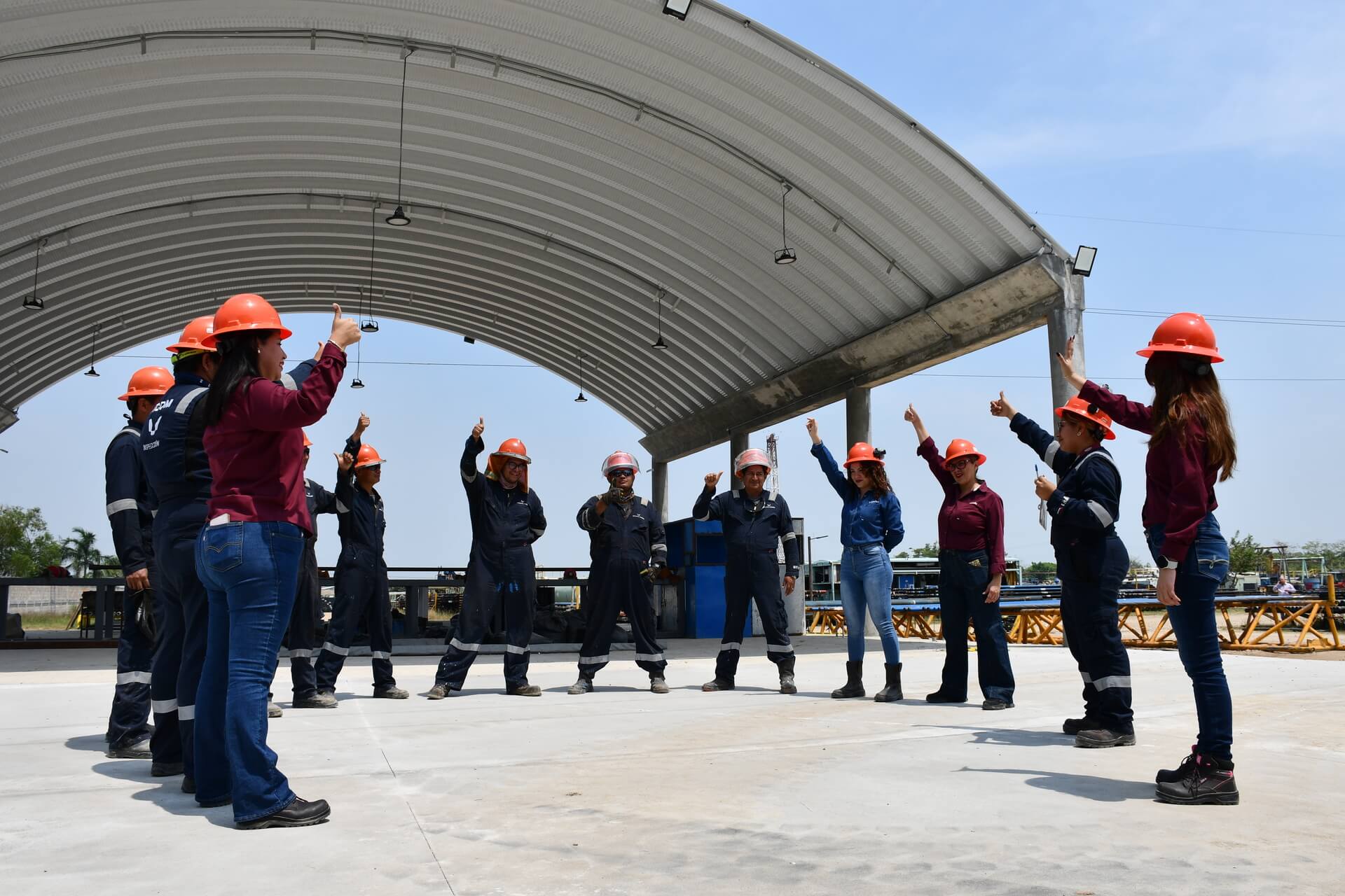 Equipo ViCom en una explanada